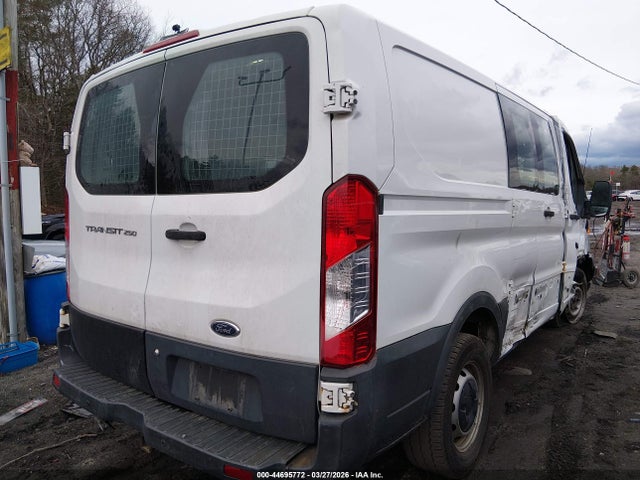44695772 :رقم المزاد ، 1FTNR1ZM4FKA89821 vin ، 2015 Ford Transit-250 مزاد بيع