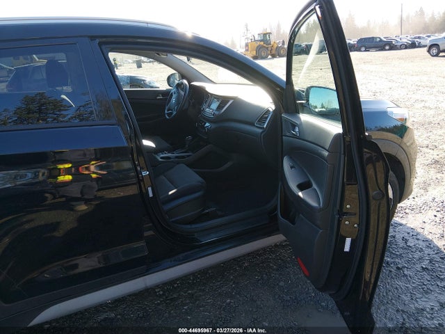 KM8J3CA23HU414600 Hyundai Tucson Sport