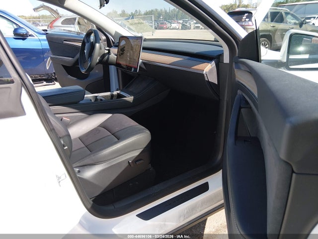 2023 Tesla Model Y Awd/long Range Dual Motor All-wheel Drive მანქანა იყიდება აუქციონზე, vin: 7SAYGDEE3PA040997, აუქციონის ნომერი: 44696106