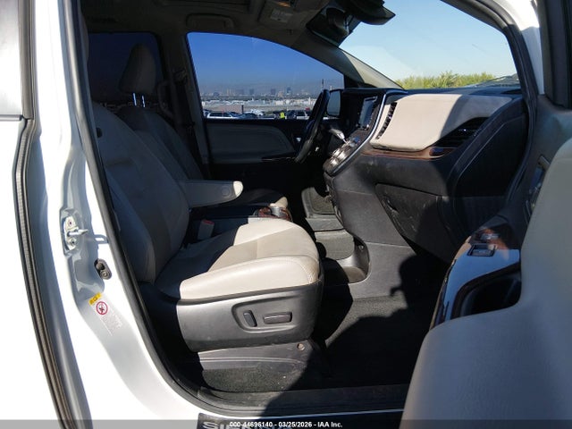 Aukcja sprzedaży 2018 Toyota Sienna Limited Premium 7 Passenger, vin: 5TDYZ3DC6JS940980, numer aukcji: 44696140
