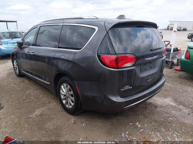 2018 CHRYSLER PACIFICA 2C4RC1BG1JR133064 Photo 2