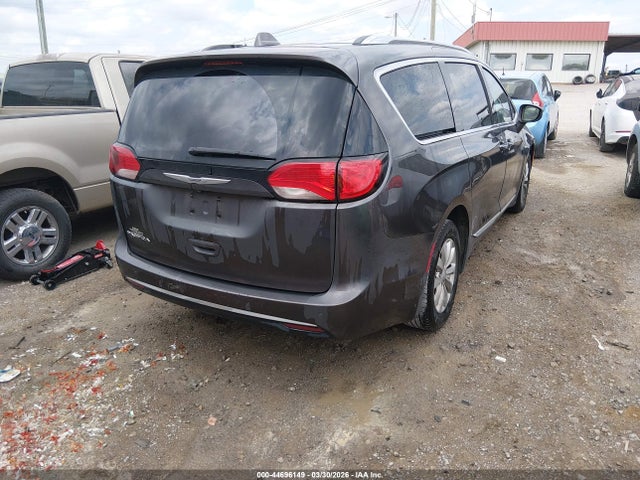 2018 CHRYSLER PACIFICA 2C4RC1BG1JR133064 Photo 3