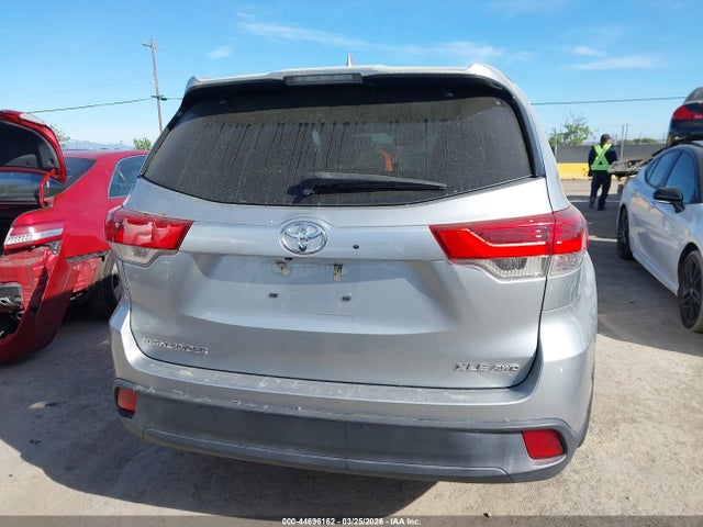 Toyota Highlander Xle 2018 5TDJZRFH9JS810947 Image 17