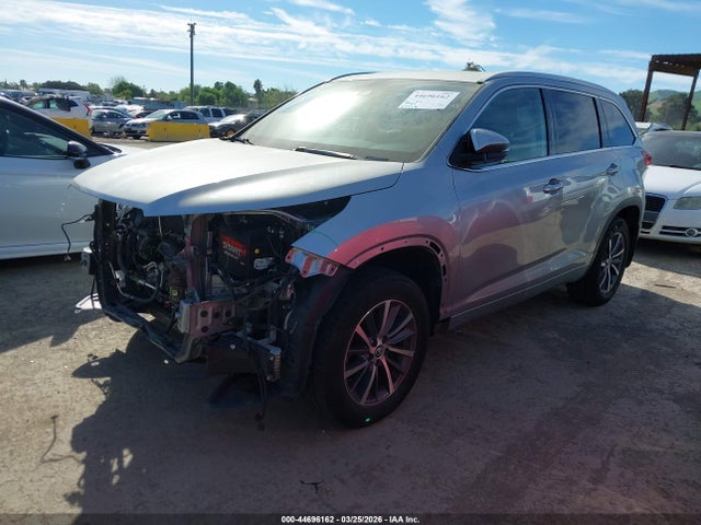 Toyota Highlander Xle 2018 5TDJZRFH9JS810947 Image 2