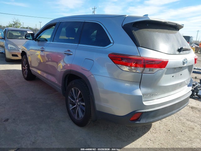 Toyota Highlander Xle 2018 5TDJZRFH9JS810947 Image 3