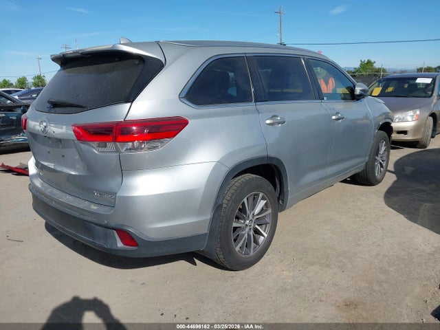 Toyota Highlander Xle 2018 5TDJZRFH9JS810947 Image 4
