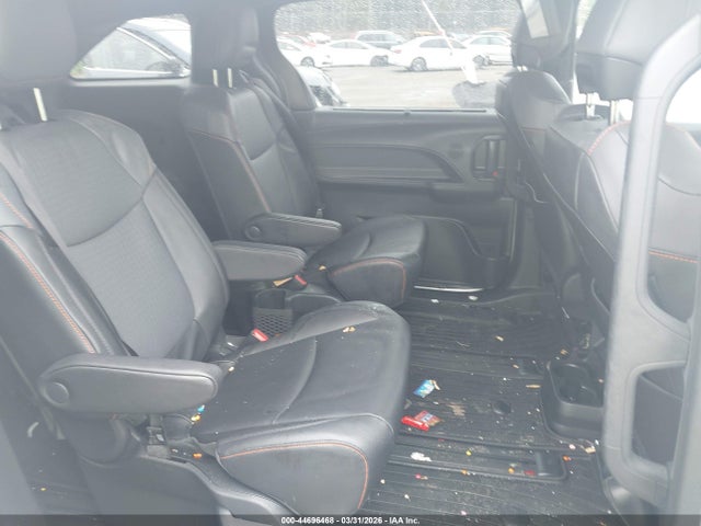 5TDDSKFC5RS152049 Toyota Sienna Xse