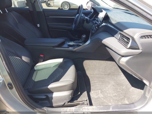 44696513 :رقم المزاد ، 4T1T31AK4NU042984 vin ، 2022 Toyota Camry Nightshade Edition Hybrid مزاد بيع