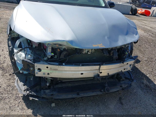 44696513 :رقم المزاد ، 4T1T31AK4NU042984 vin ، 2022 Toyota Camry Nightshade Edition Hybrid مزاد بيع