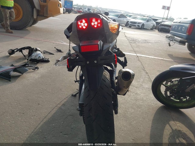 JS1GR7MA9P7100965 Suzuki GSX-R750