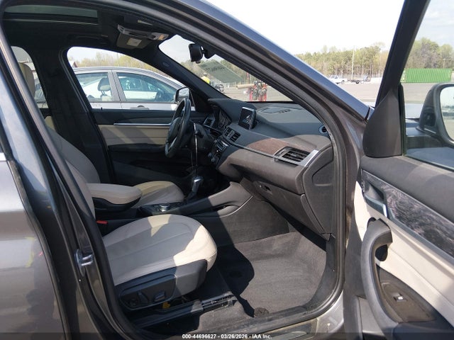 2017 BMW X1 WBXHT3Z36H4A65695 Photo 4