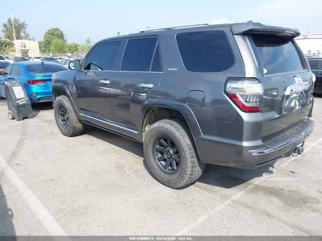 2019 TOYOTA 4RUNNER JTEBU5JRXK5719703 Photo 2