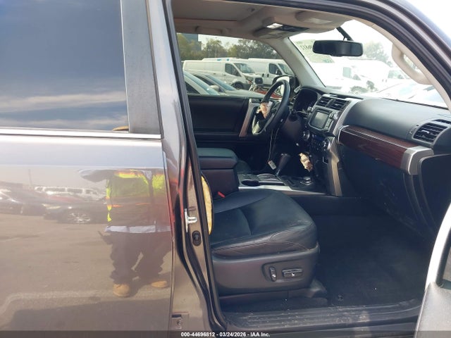 2019 TOYOTA 4RUNNER JTEBU5JRXK5719703 Photo 4