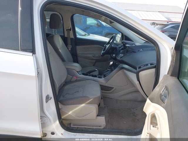 1FMCU9GX7EUE14428 Ford ESCAPE SE