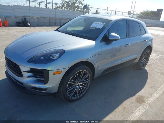 Porsche Macan 2020 WP1AA2A52LLB15076 Image 2