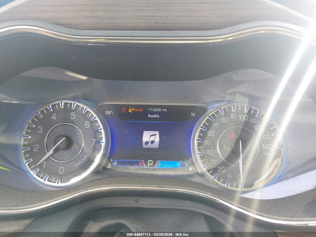 44697113 :رقم المزاد ، 1C3CCCCG5FN618834 vin ، 2015 Chrysler 200 C مزاد بيع