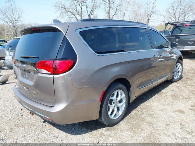 2017 Chrysler Pacifica Touring-l მანქანა იყიდება აუქციონზე, vin: 2C4RC1BG4HR610421, აუქციონის ნომერი: 44697247