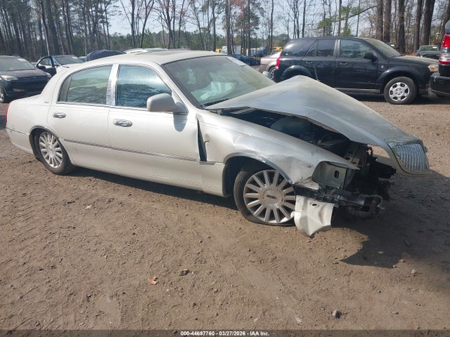 2004 LINCOLN TOWN CAR 1LNHM83W64Y667308