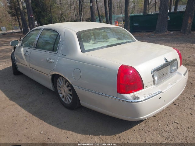 2004 LINCOLN TOWN CAR 1LNHM83W64Y667308 Photo 2