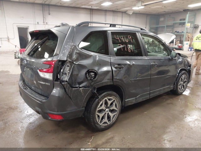 44697781 :رقم المزاد ، JF2SKAJC0MH419749 vin ، 2021 Subaru Forester Premium مزاد بيع