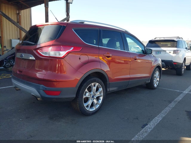 1FMCU9JX1FUB80037 Ford Escape Titanium
