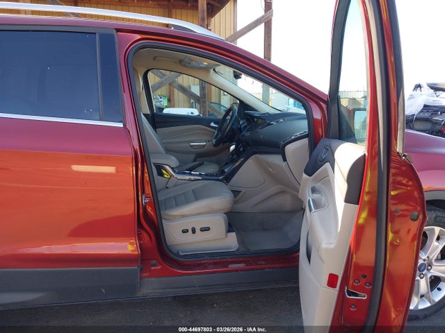 1FMCU9JX1FUB80037 Ford Escape Titanium