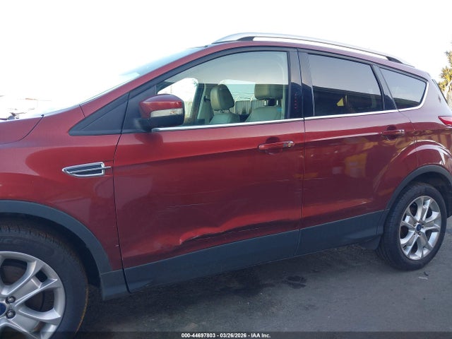 1FMCU9JX1FUB80037 Ford Escape Titanium