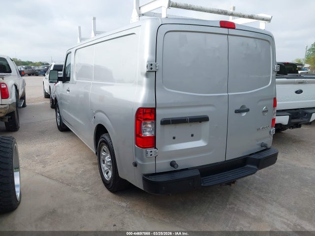 44697868 :رقم المزاد ، 1N6BF0KM3FN809511 vin ، 2015 Nissan Nv Cargo Nv1500 Sv V6 مزاد بيع