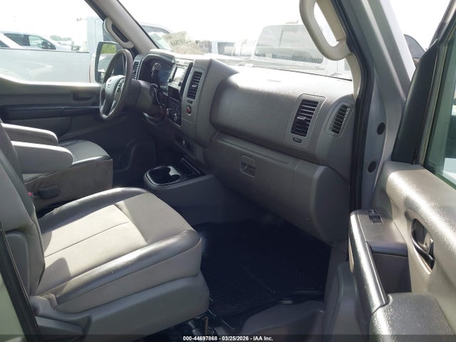 44697868 :رقم المزاد ، 1N6BF0KM3FN809511 vin ، 2015 Nissan Nv Cargo Nv1500 Sv V6 مزاد بيع