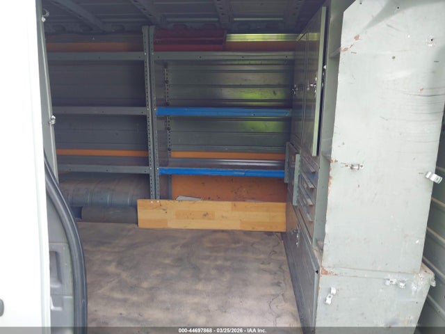 44697868 :رقم المزاد ، 1N6BF0KM3FN809511 vin ، 2015 Nissan Nv Cargo Nv1500 Sv V6 مزاد بيع