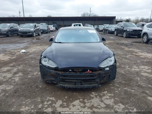 2015 Tesla Model S მანქანა იყიდება აუქციონზე, vin: 5YJSA1H29FF085898, აუქციონის ნომერი: 44697911