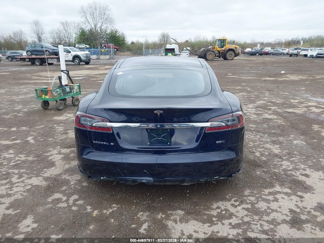 2015 Tesla Model S მანქანა იყიდება აუქციონზე, vin: 5YJSA1H29FF085898, აუქციონის ნომერი: 44697911