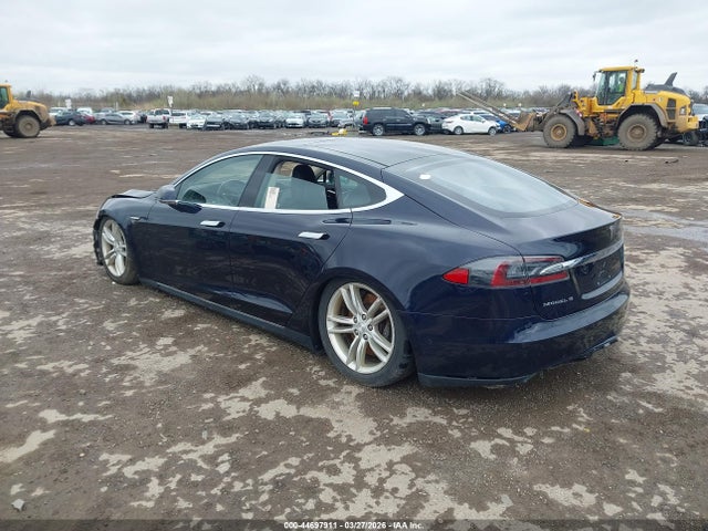 2015 TESLA MODEL S 5YJSA1H29FF085898 Photo 2