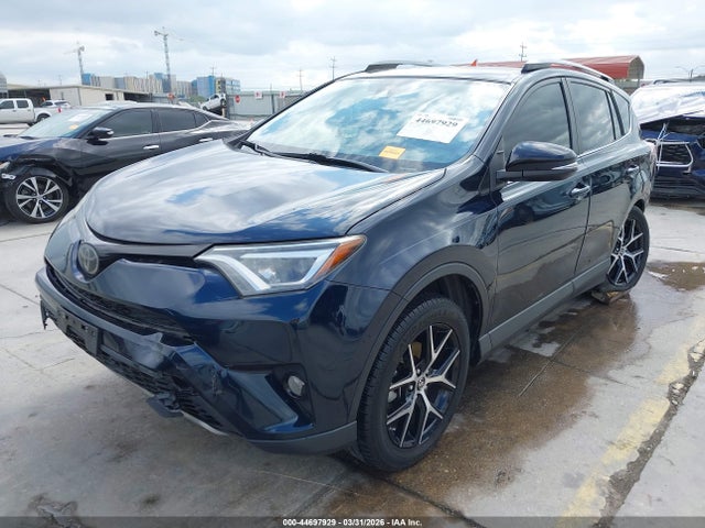 Toyota RAV4 SE 2018 JTMNFREV8JJ164444 Image 2