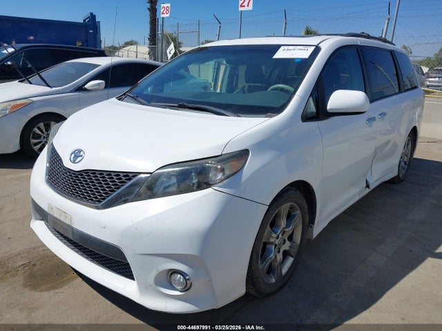 Продаж на аукціоні авто 2013 Toyota Sienna Se 8 Passenger, vin: 5TDXK3DC0DS392348, номер лоту: 44697991