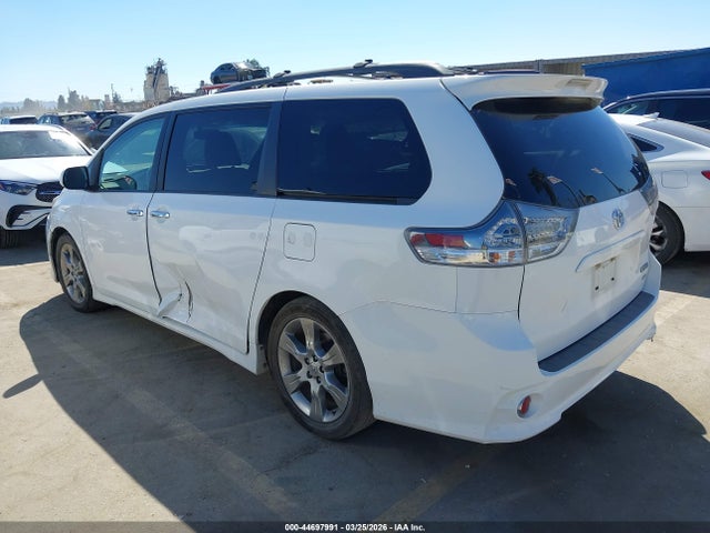 Продаж на аукціоні авто 2013 Toyota Sienna Se 8 Passenger, vin: 5TDXK3DC0DS392348, номер лоту: 44697991