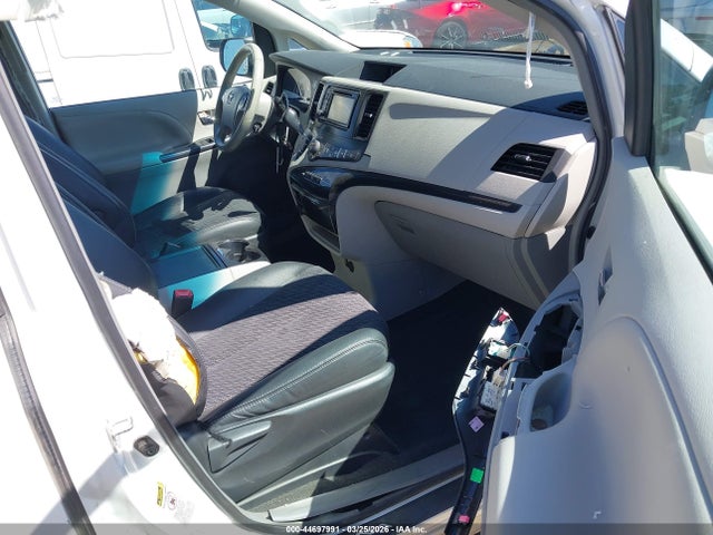 Продаж на аукціоні авто 2013 Toyota Sienna Se 8 Passenger, vin: 5TDXK3DC0DS392348, номер лоту: 44697991