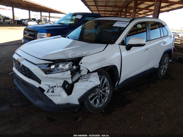 Toyota Rav4 Xle Premium 2019 JTMC1RFV1KJ004203 Image 2