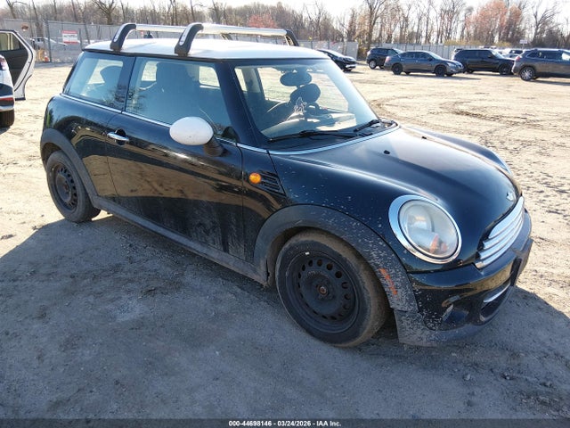 2011 MINI COOPER WMWSU3C54BT182158