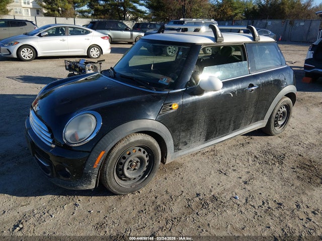 2011 MINI COOPER WMWSU3C54BT182158 Photo 1