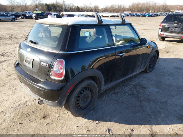 2011 MINI COOPER WMWSU3C54BT182158 Photo 3