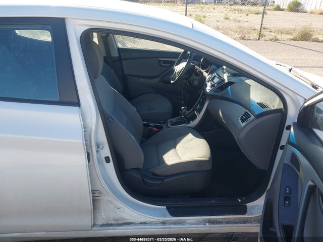 Продажа на аукционе авто 2016 Hyundai Elantra Se, vin: 5NPDH4AE9GH718400, номер лота: 44698371