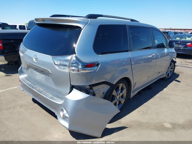 5TDXK3DC6GS695140 Toyota Sienna Se Premium 8 Passenger