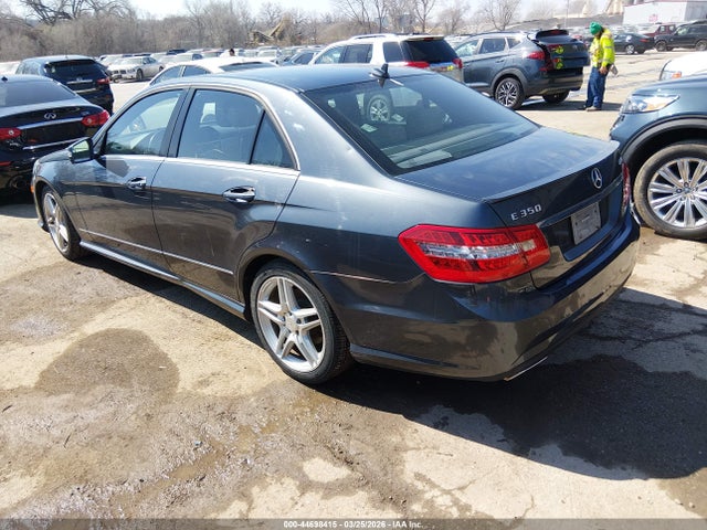 2013 MERCEDES-BENZ E 350 WDDHF8JBXDA700789 Photo 2