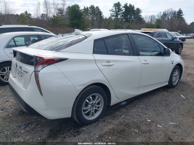 JTDKBRFU6H3033063 Toyota Prius Two