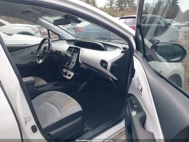 JTDKBRFU6H3033063 Toyota Prius Two