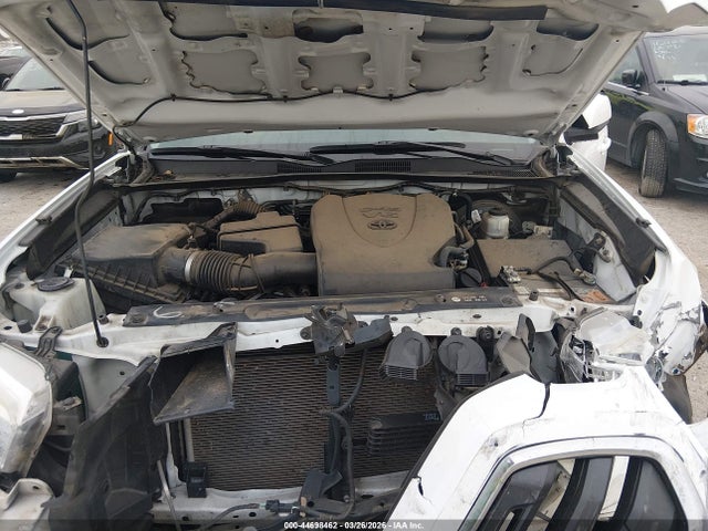 44698462 :رقم المزاد ، 5TFAZ5CN2JX064824 vin ، 2018 Toyota Tacoma Sr5 V6 مزاد بيع