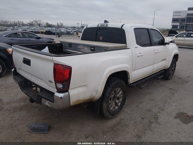 44698462 :رقم المزاد ، 5TFAZ5CN2JX064824 vin ، 2018 Toyota Tacoma Sr5 V6 مزاد بيع
