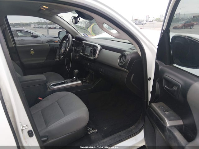 44698462 :رقم المزاد ، 5TFAZ5CN2JX064824 vin ، 2018 Toyota Tacoma Sr5 V6 مزاد بيع