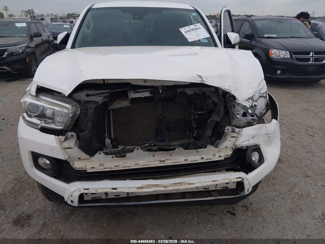 44698462 :رقم المزاد ، 5TFAZ5CN2JX064824 vin ، 2018 Toyota Tacoma Sr5 V6 مزاد بيع